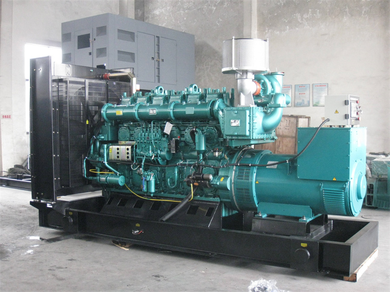 富顺200KW 柴油发电机的油耗是多少？