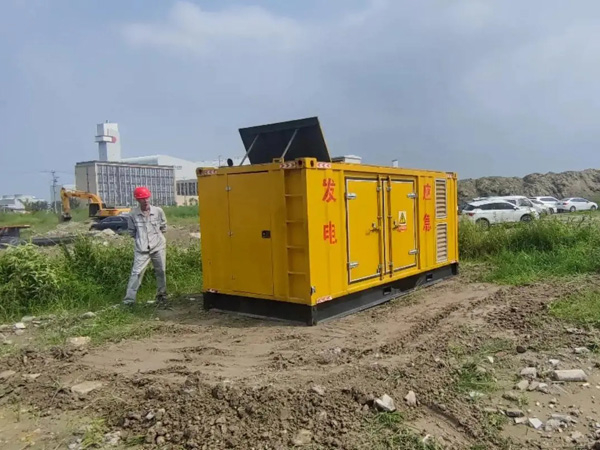 富顺200KW柴油发电机机组每小时的油耗量受哪些因素影响？